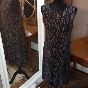 No tag, fits a medium black w/ tan vines